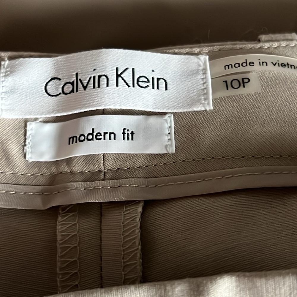 Calvin Klein - Picture 4 of 9